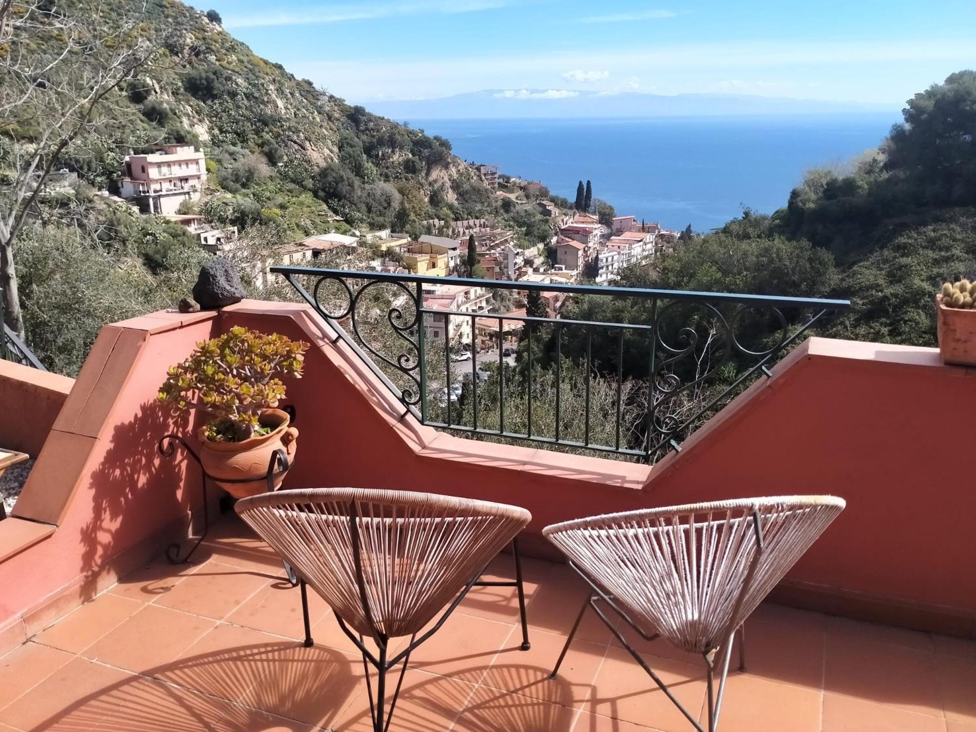 Villa Vittorio - Splendid Panoramic Sea View Terrace Таормина Экстерьер фото